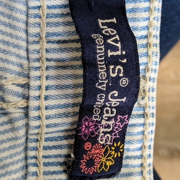 Levi's Cuffed Pin Stipe Jean Shorts Sz 0 - Picture 4 of 6